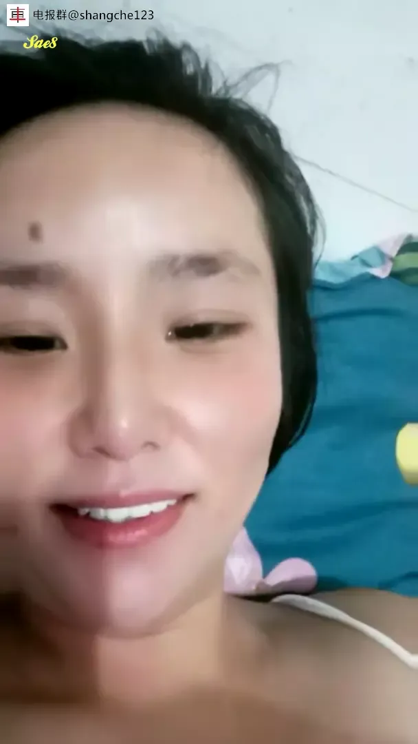 巨乳人妻超市老板娘工作直播露出3